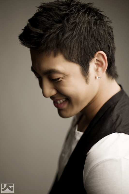Se7en looks too hott Especially the first two pics hehe